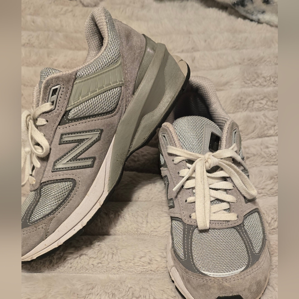 New Balance Gray and White Athletic Shoes Womens Size 8.5